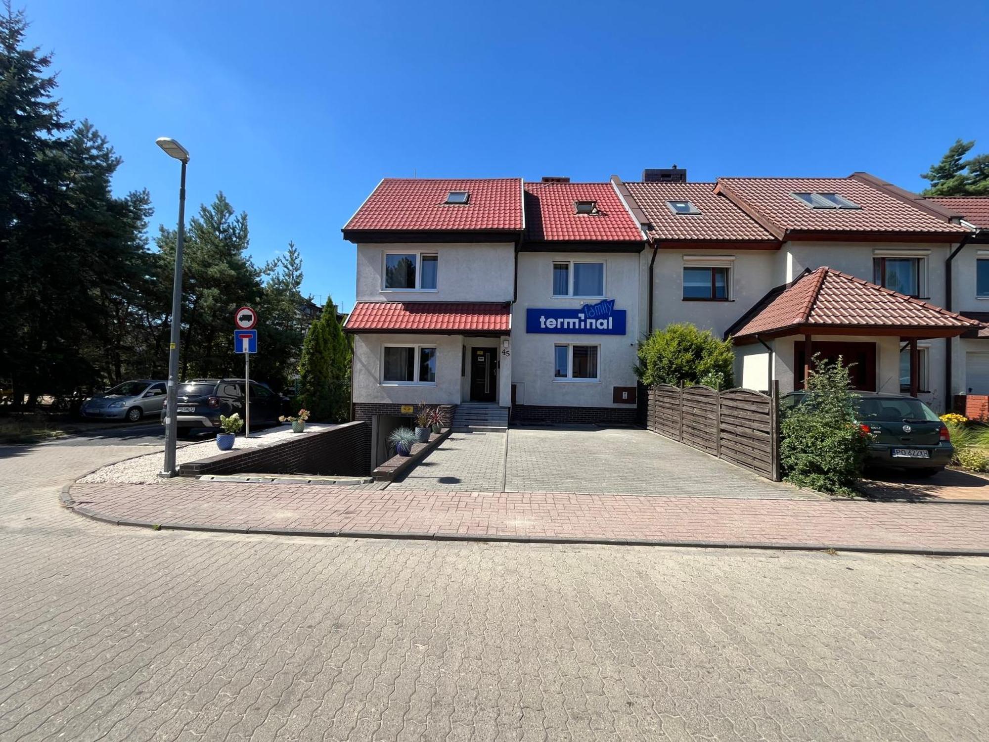Terminal Family Airport Hostel Poznan Exterior photo