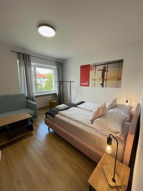 Terminal Family Airport Hostel Poznan Exterior photo